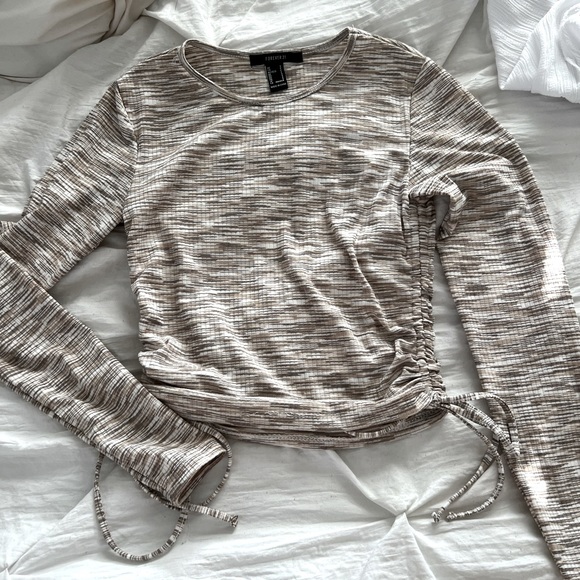 Cute crop top 🤍 size small - Picture 1 of 3